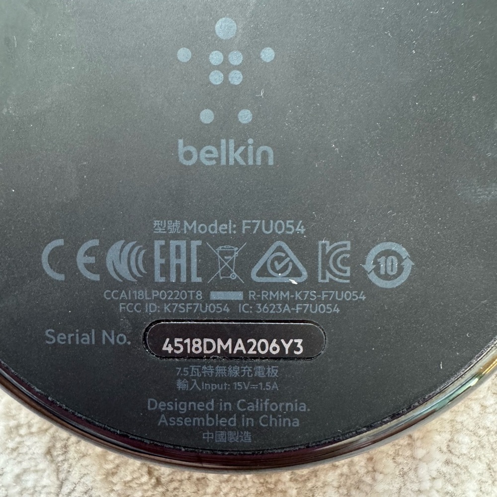 Belkin BOOST↑UP™ Special Edition Wireless Charging Pad Black F7U054 - Picture 2 of 3